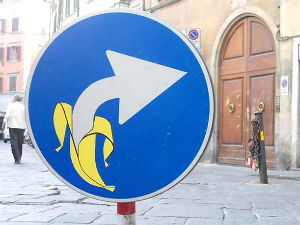 „Уметност“ мењања саобраћајних знакова