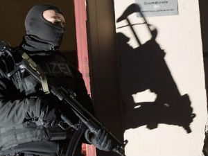 Рације и хапшења у Берлину и Паризу