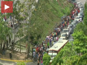 Венецуели прети банкрот због пада цена нафте