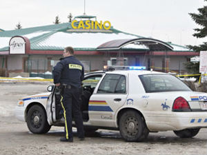 Пуцњава у Канади, повређена два полицајца