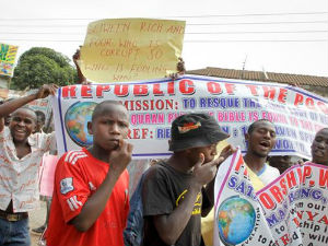 Кенијска полиција бацила сузавац на децу 