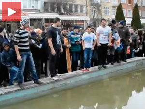 Како Бугари „пливају“ за часни крст