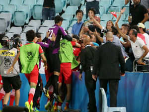 Иранци забранили "селфије" са женама