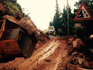 Саобраћај код Будве и даље у прекиду због одрона