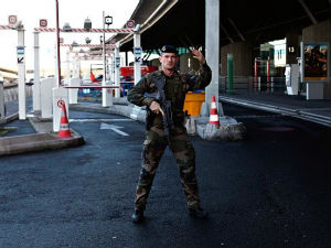 Четворица суочена са оптужбама после напада у Паризу