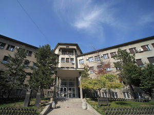 Разлила се киселина, евакуисан део Медицинског факултета 