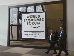 Јефтина нафта у средишту Форума у Давосу