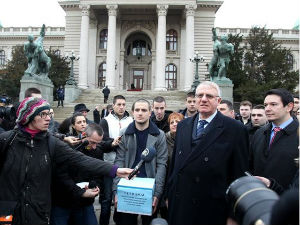 СРС поднео иницијативу за разрешење Николића