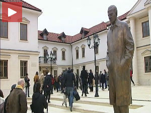 Кустурица са гостима „Кустендорфа“ у Андрићграду