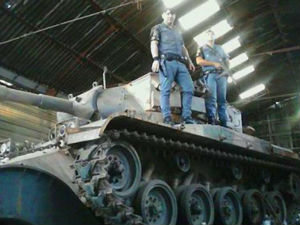 Полиција тражила украдена кола, нашла два тенка!