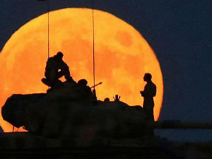 Мобилизација Хезболаха, Израел "пали" тенкове