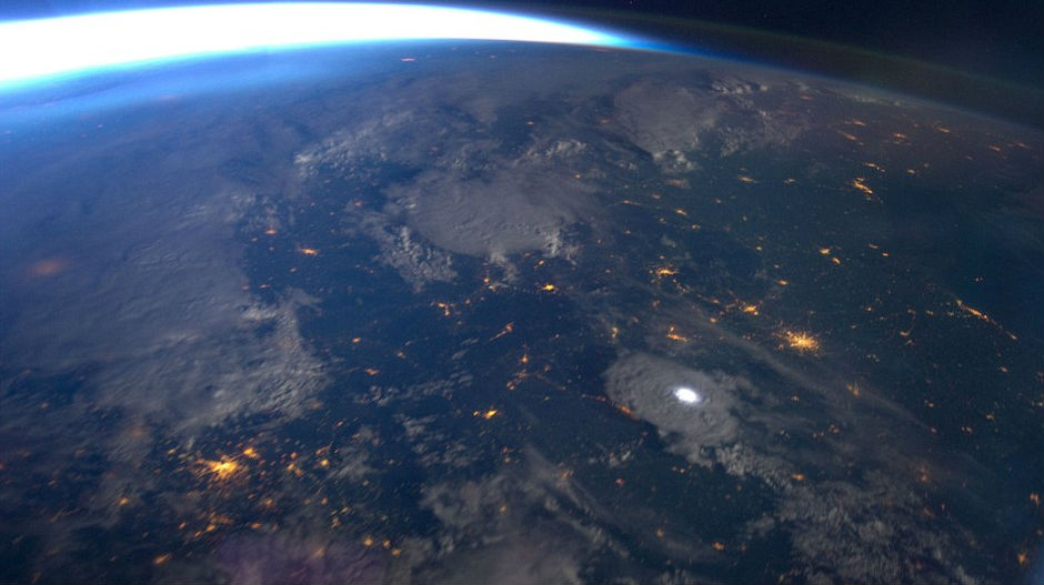 Грмело у Румунији, видело се из свемира