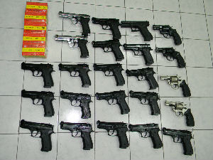 Ниш, пронађени пиштољи и муниција у возу