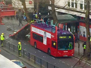 Дабл-декер остао без крова