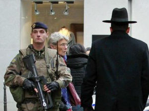 Напад ножем на француске војнике