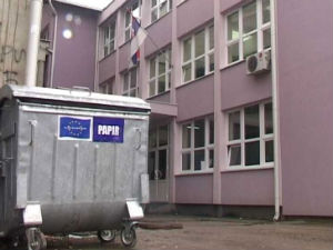 Отпад у контејнерима, улице чисте