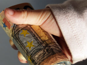 Приштина, затвор због "трговања утицајем"