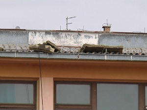 Ниш, од јаког ветра одлетео кров са школе