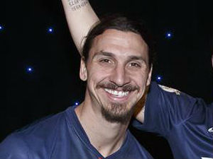 Ибрина статуа уместо Ајфеловог торња