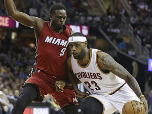 Леброн са Кливлендом победио "његов" Мајами, сигурни Ратници