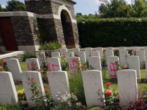 Оскрнављено јеврејскo  гробље у Францускoj