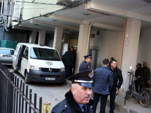 Тирана, бурек с погледом на пљачку