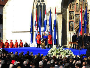 Ко је крив за звиждуке на инаугурацији