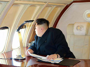 Ким Џонг Ун пустио да га сликају у приватном авиону