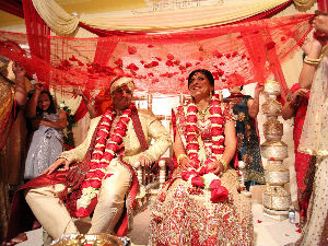 Бесна невеста се удала за госта на венчању?!