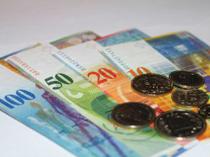 Удружења задужених у швајцарцима на заједничким протестима