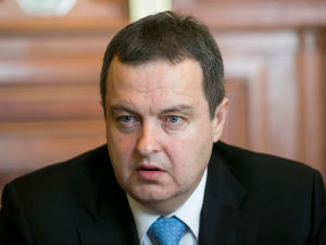 Дачић: Илузорно веровати да Србија може да реши кризу