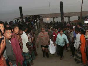 Потонуо трајект у Бангладешу, око 50 жртава