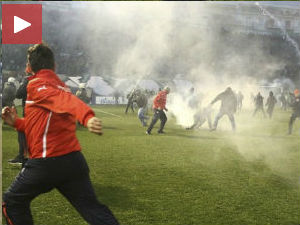 А у Атини, за промену, хаос!