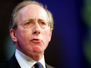 Бивши британски министри нудили контакте за новац