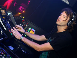 Ернан Катањо сутра у Хангару!