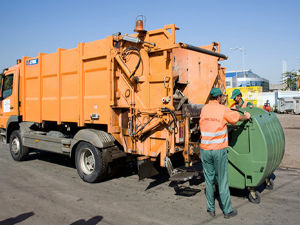 Радници "Чистоће" осетили гушења док су скупљали смеће