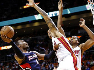 Славља гостујућих екипа,Сан Антонијо декласирао Финикс