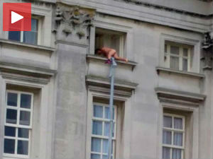 Снимак бегунца из Бакингемске палате је лажан! 