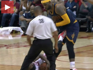 "Врело" у Хјустону, "ратовали" Харден и Леброн