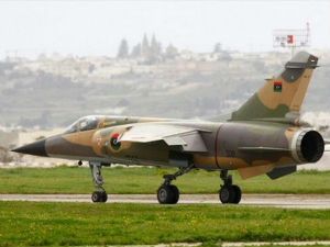 Либија, авијација гађала аеродром у Триполију