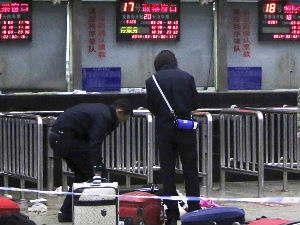 Кина, ножем изболи путнике на станици 