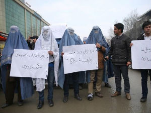 Мушкарци у буркама против насиља над женама