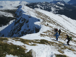 Шесторо планинара завејано на Комовима
