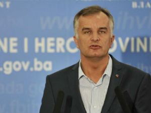 Министар нападнут у Широком Бријегу