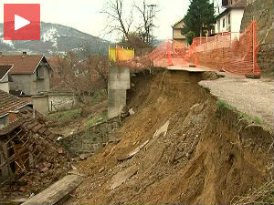 Лебане, клизиштe уништило кућу