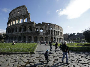 Оптужнице због урезивања имена на Колосеуму