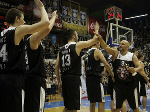 Навијачка журка у Пиониру, легенде Партизана на паркету