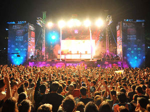 Мартин Гарикс, Диксон и “Tale of Us” на „Егзиту“