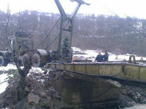 Војска поставила мост у Крупњу