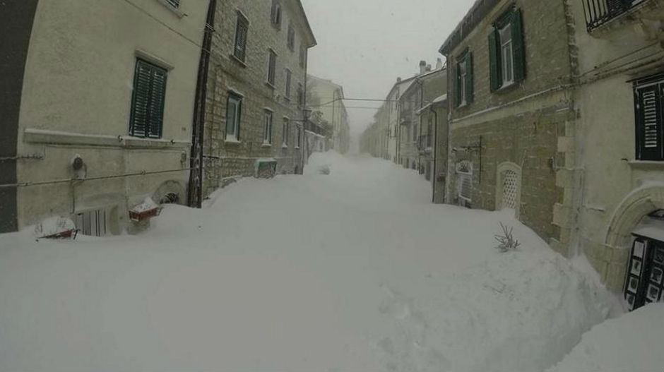 Оволики снег свет никада видео није!